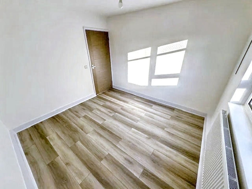 Property image 12 of 27