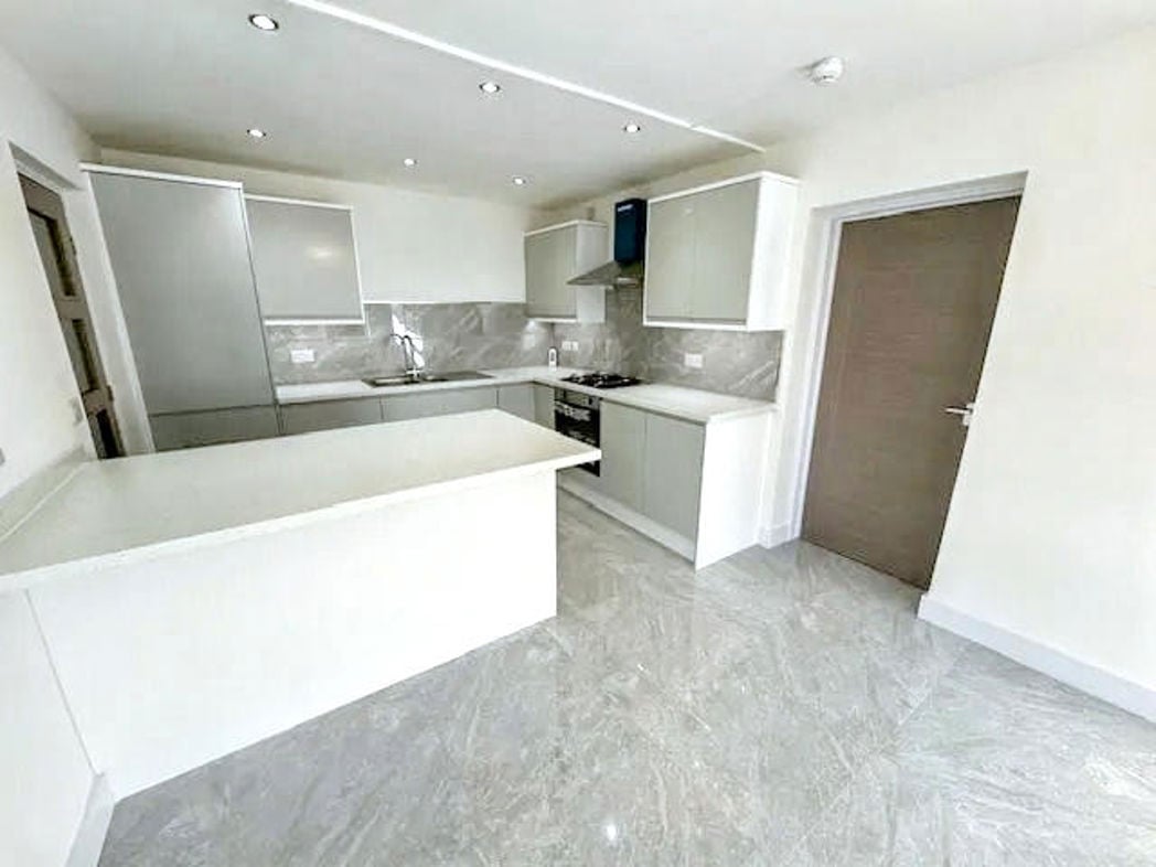 Property image 4 of 27