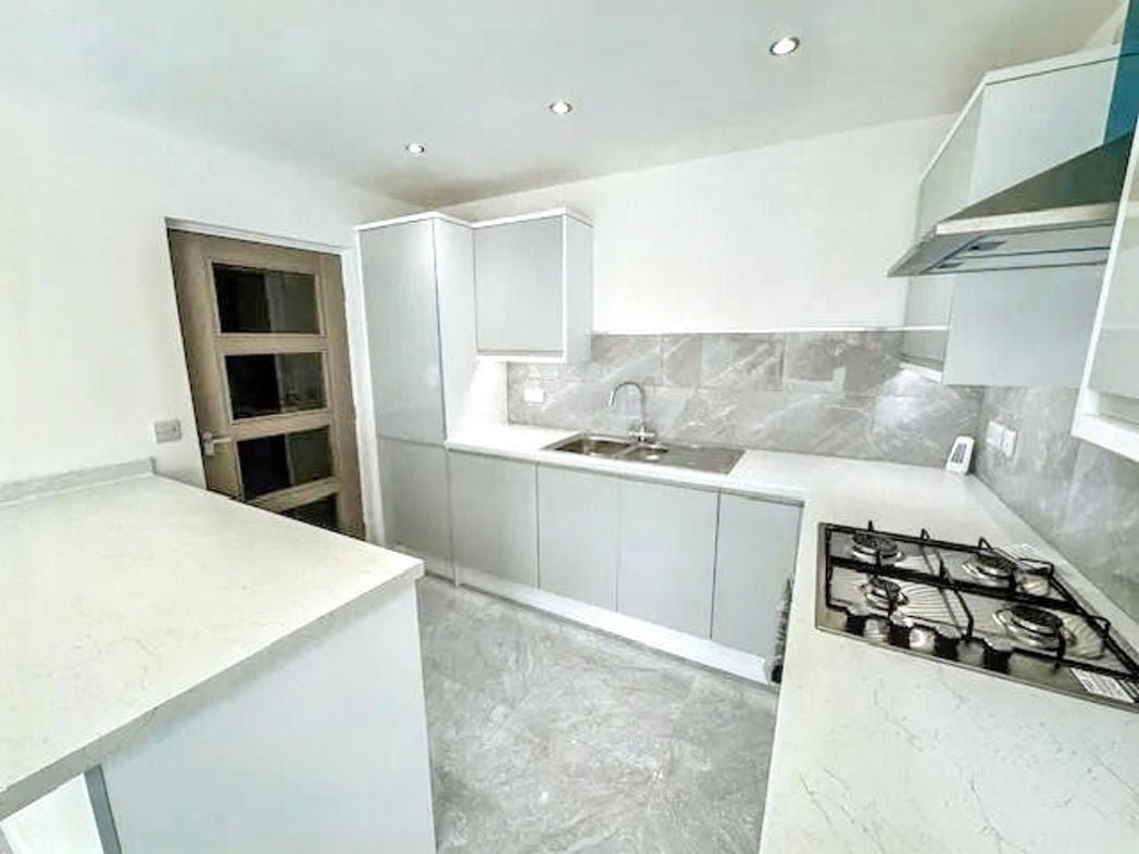 Property image 2 of 27