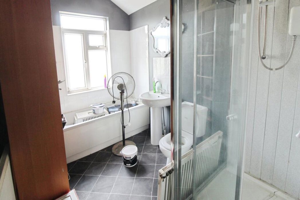 Property image 5 of 8