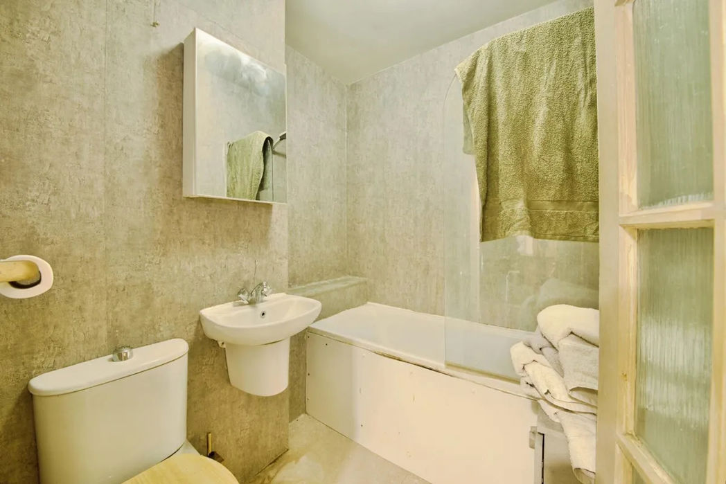 Property image 2 of 9