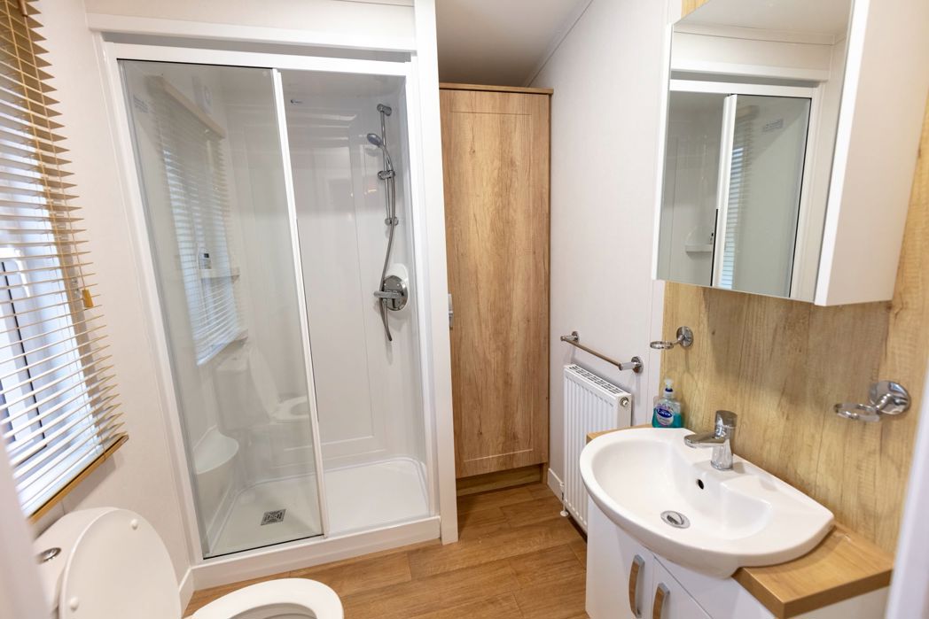Master Bedroom En suite