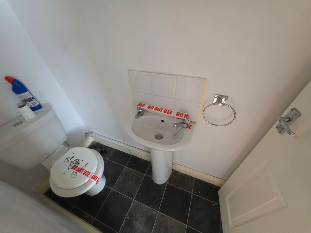 Property image 4 of 11