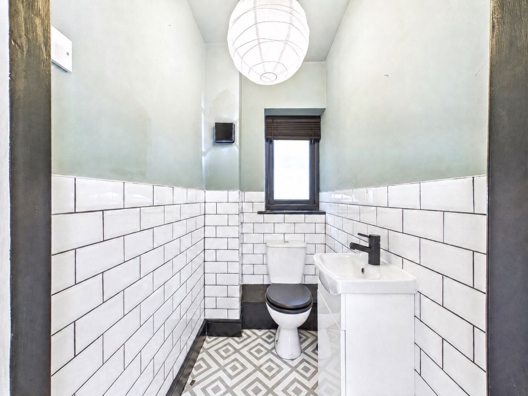Property image 3 of 19