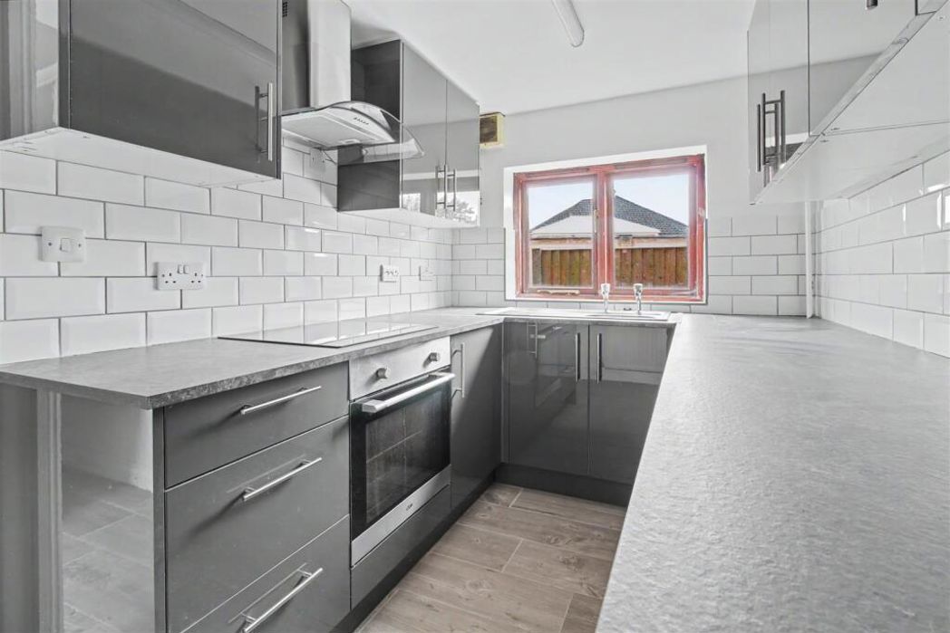 Property image 4 of 15