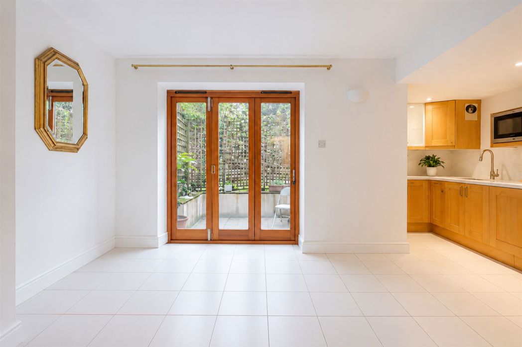 Property image 25 of 32