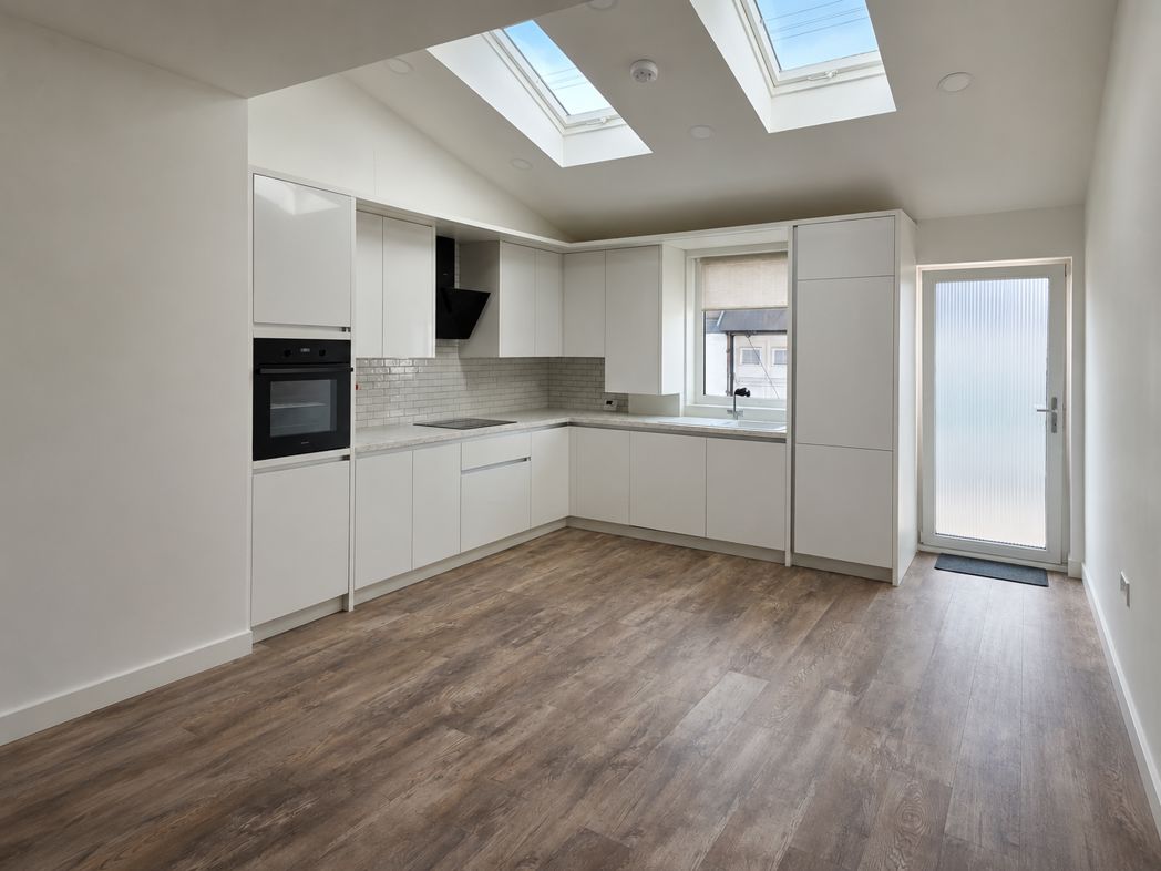 Property image 2 of 9