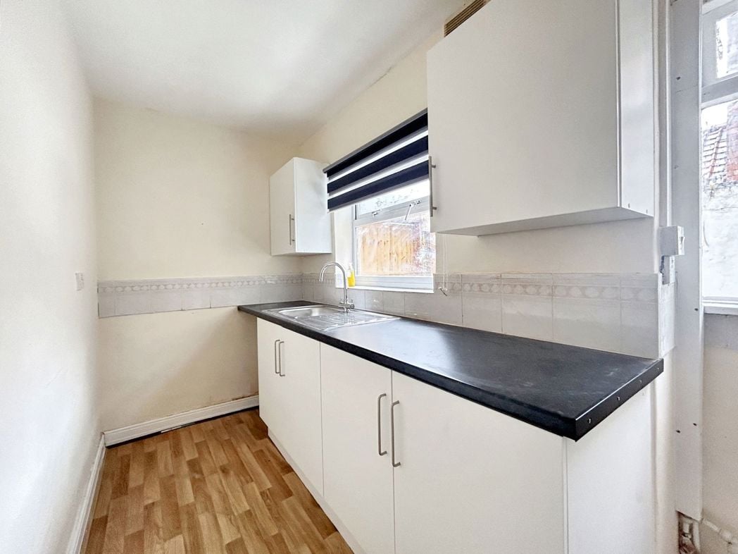 Property image 5 of 9