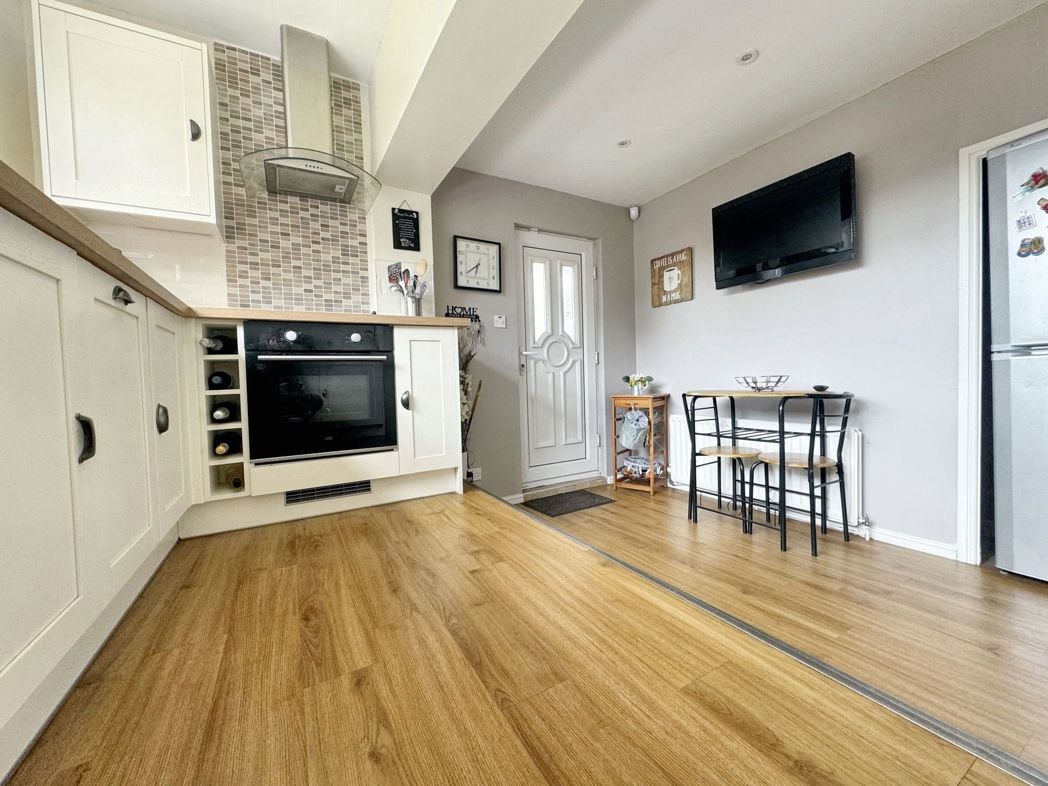Kitchen/Breakfasting Area