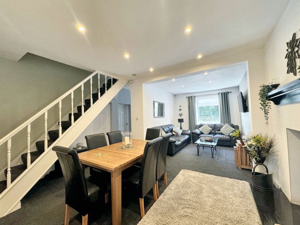 Lounge/Dining Room