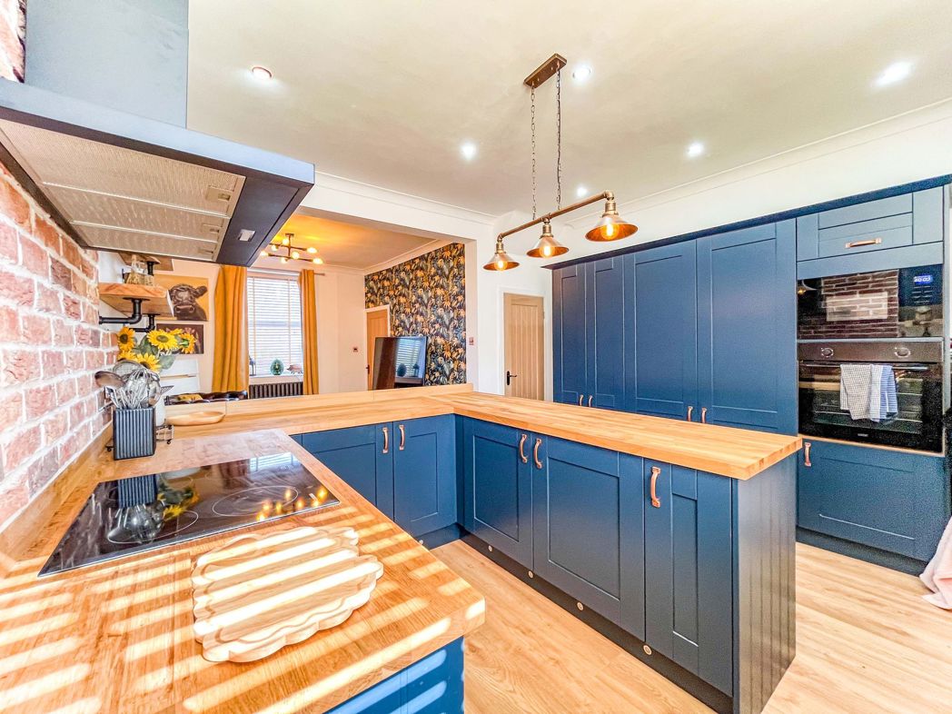 Breakfasting Kitchen
