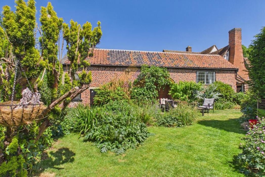 Property image 2 of 25