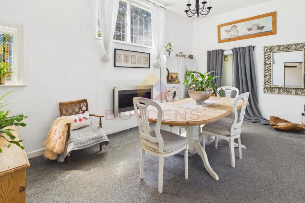 Property image 5 of 25