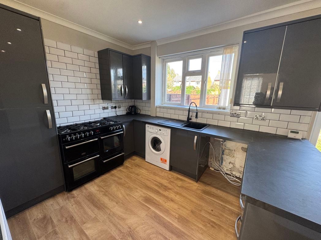 Property image 4 of 11