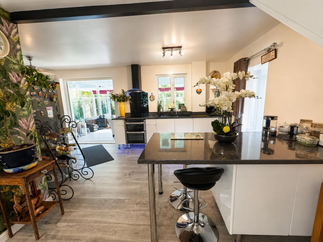 Property image 4 of 19