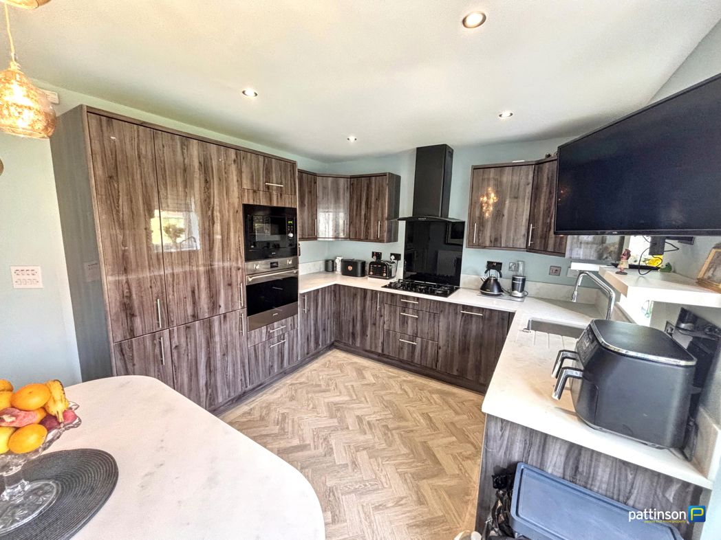 Property image 11 of 33