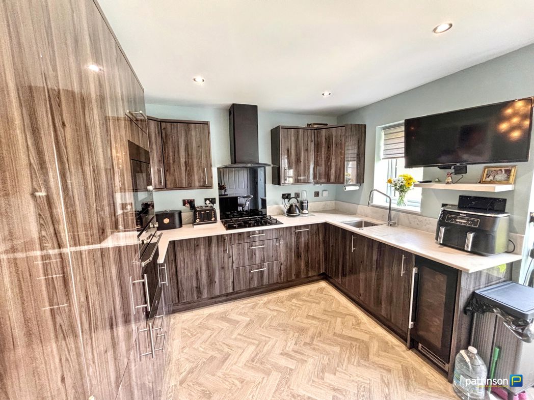 Property image 12 of 33