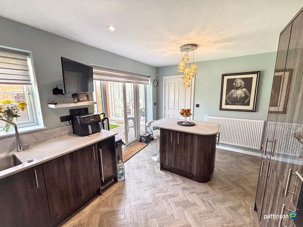 Property image 13 of 33