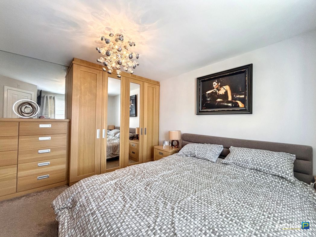 Property image 16 of 33