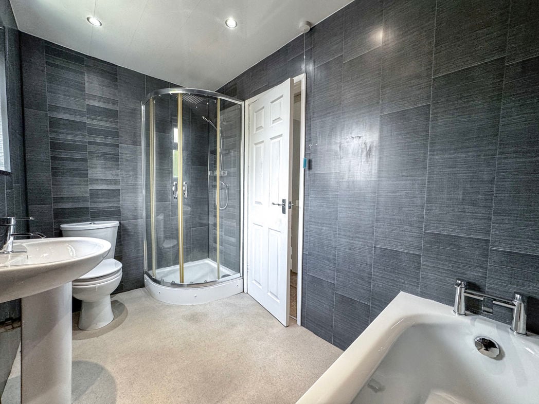 Property image 7 of 9