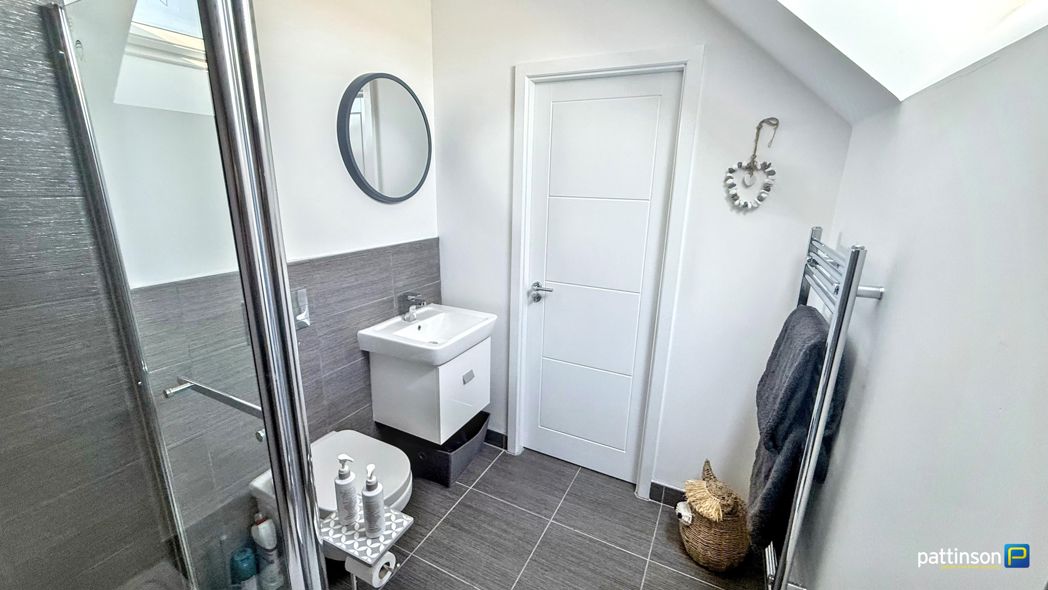 Property image 25 of 32