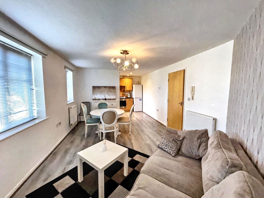 Lounge/Dining Room