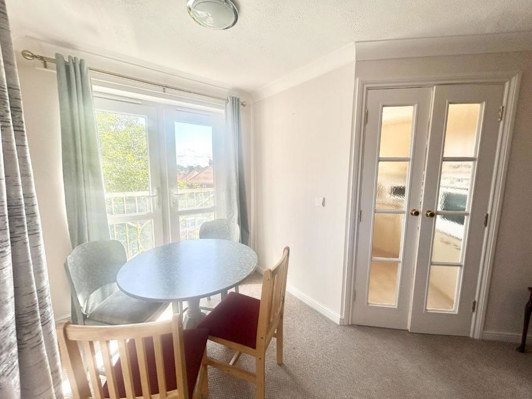 Property image 11 of 27