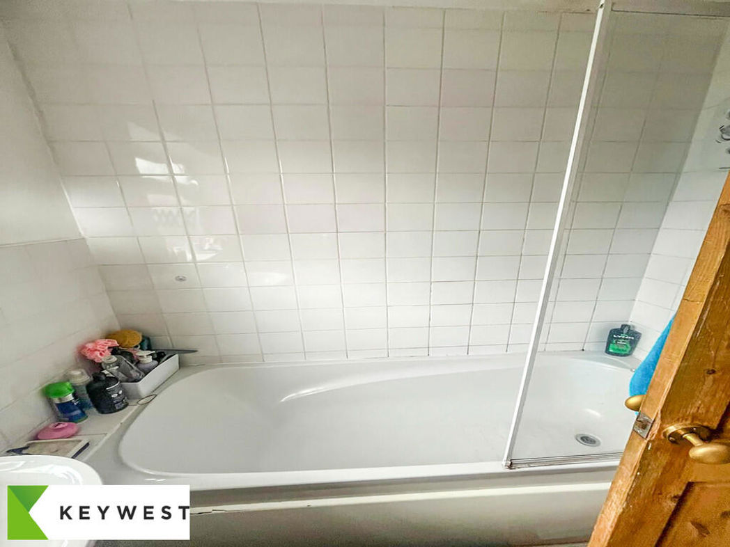 Property image 4 of 11