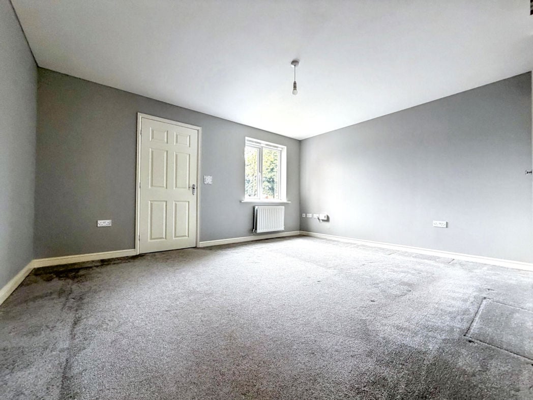 Property image 2 of 12