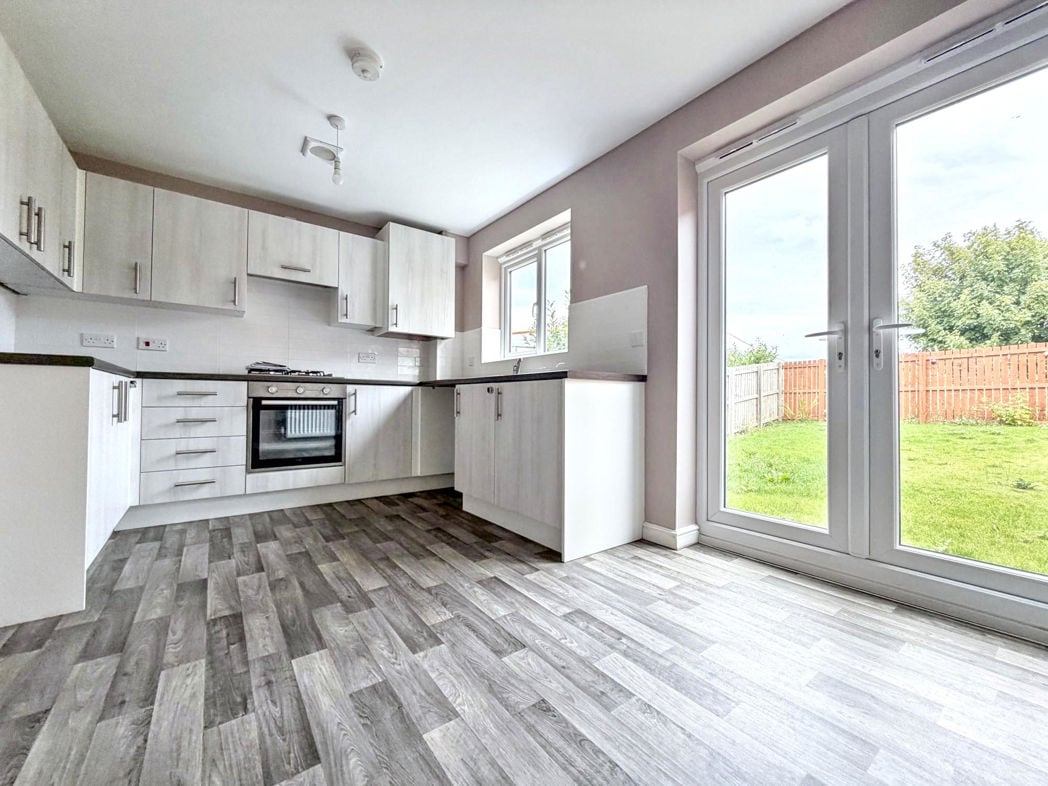 Property image 5 of 12