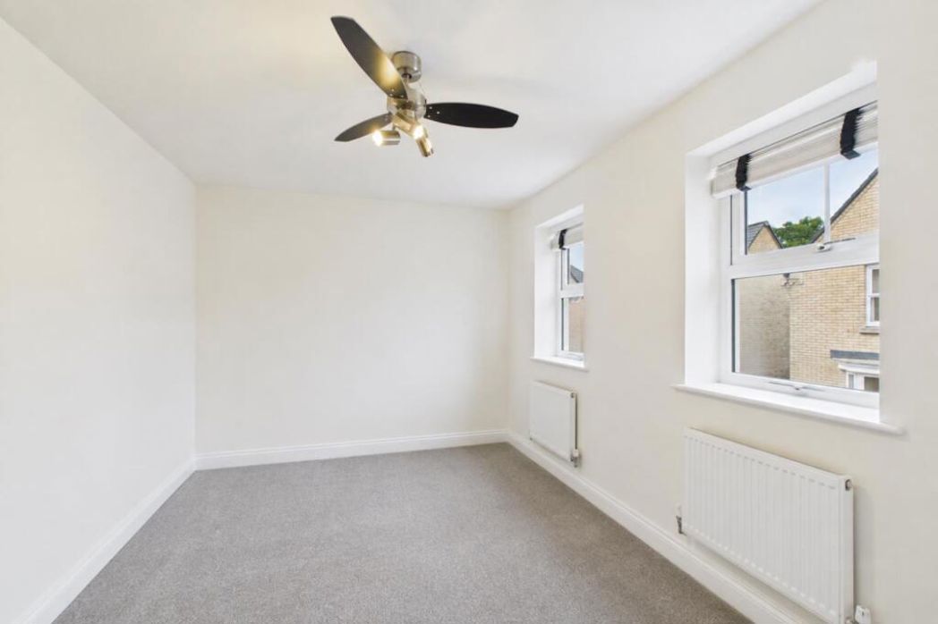 Property image 12 of 17