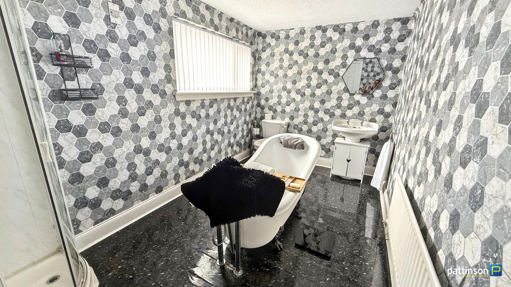 Property image 25 of 32