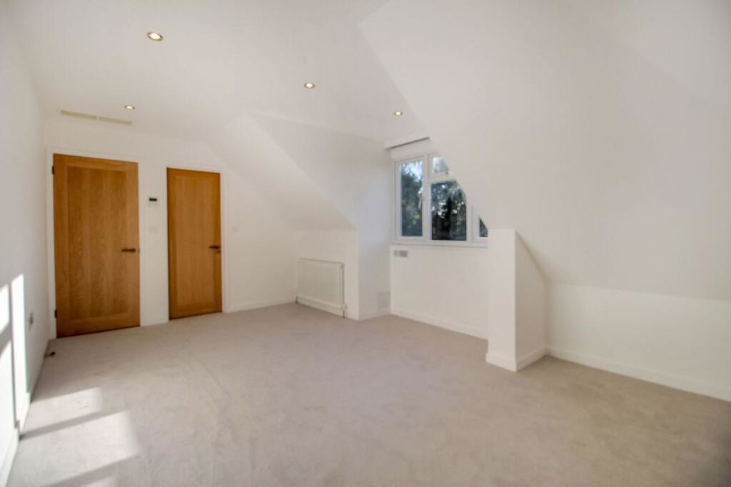 Property image 16 of 26