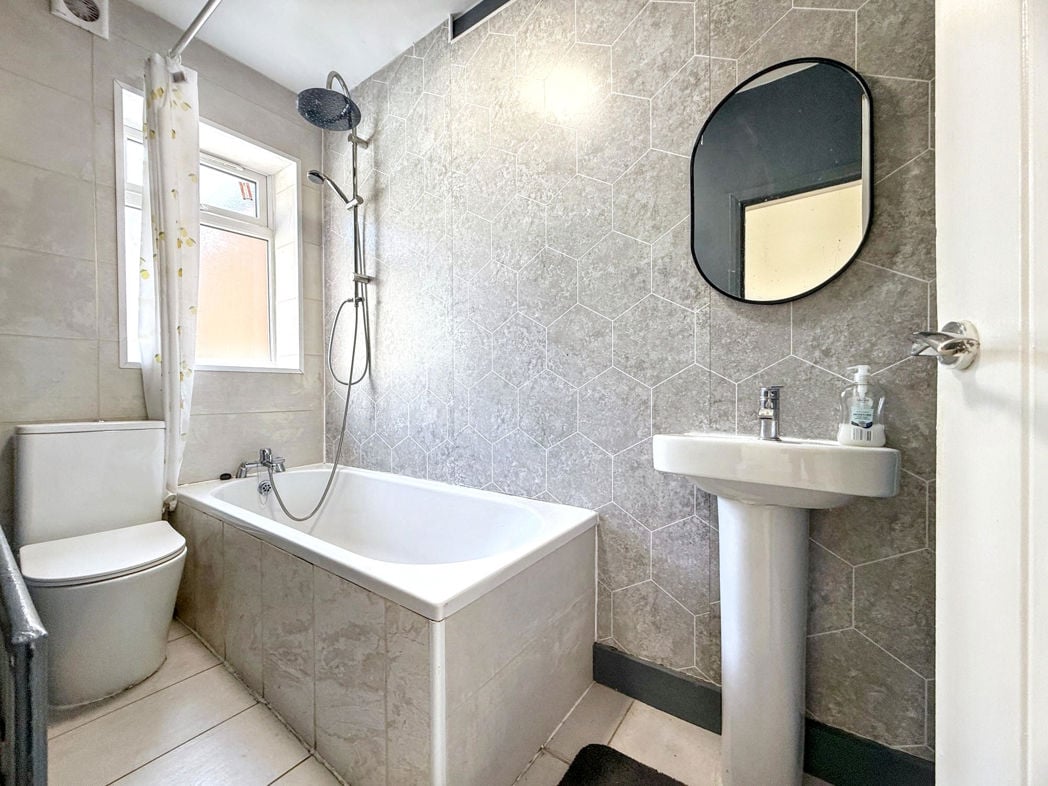 Property image 6 of 19