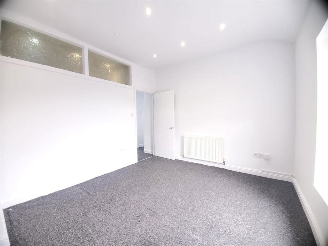 Property image 6 of 13