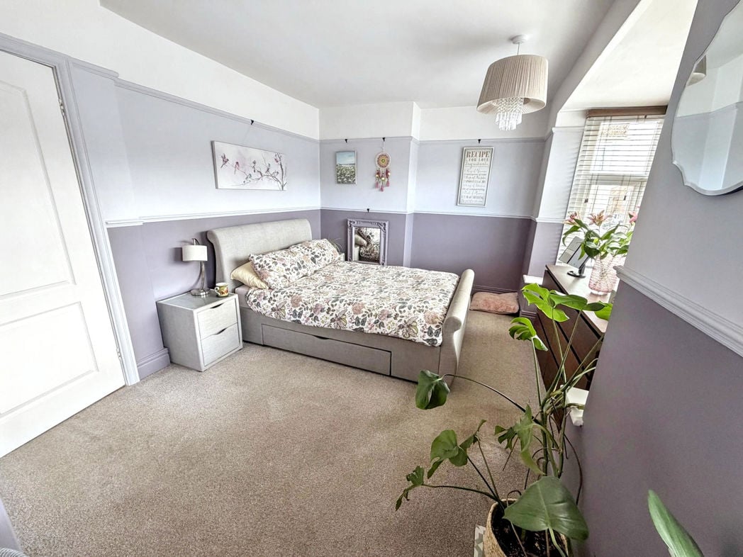 Main bedroom photo two
