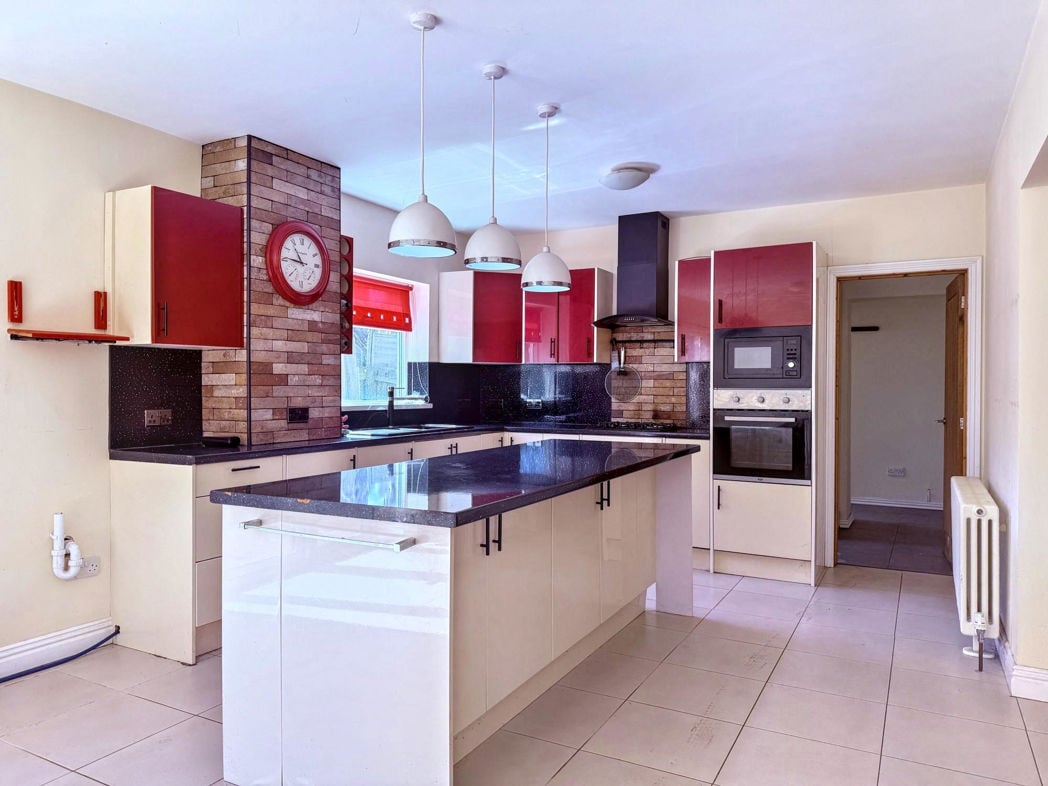 Property image 4 of 33