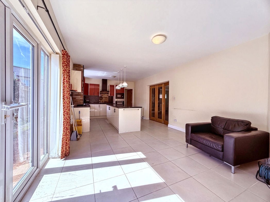 Property image 9 of 33