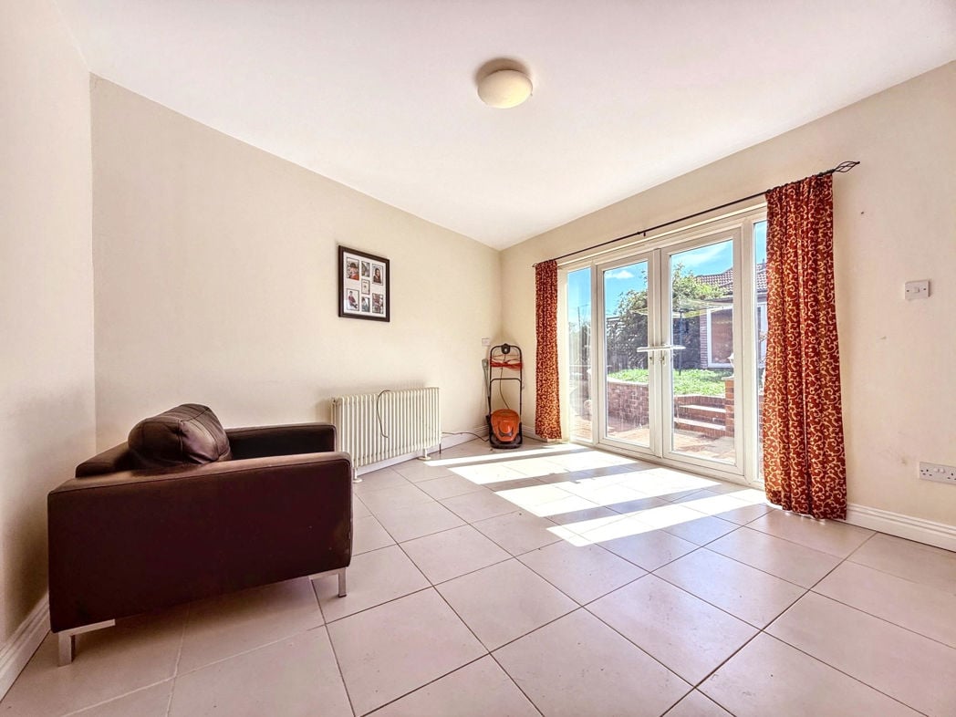 Property image 10 of 33