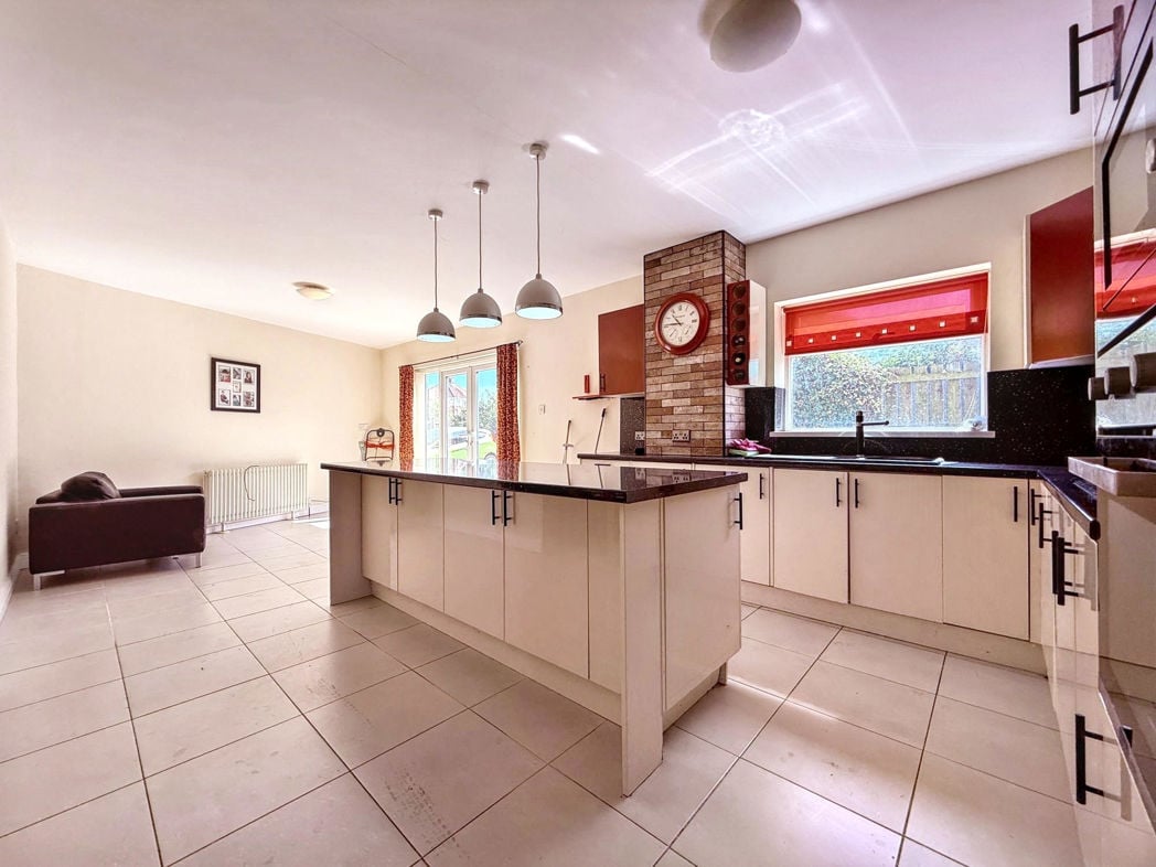 Property image 8 of 33