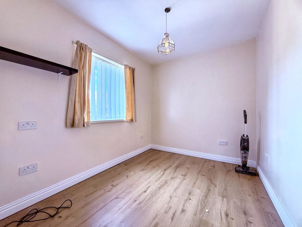 Property image 25 of 33