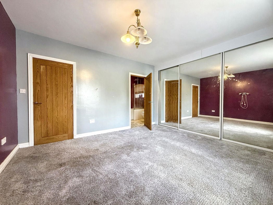 Property image 21 of 33