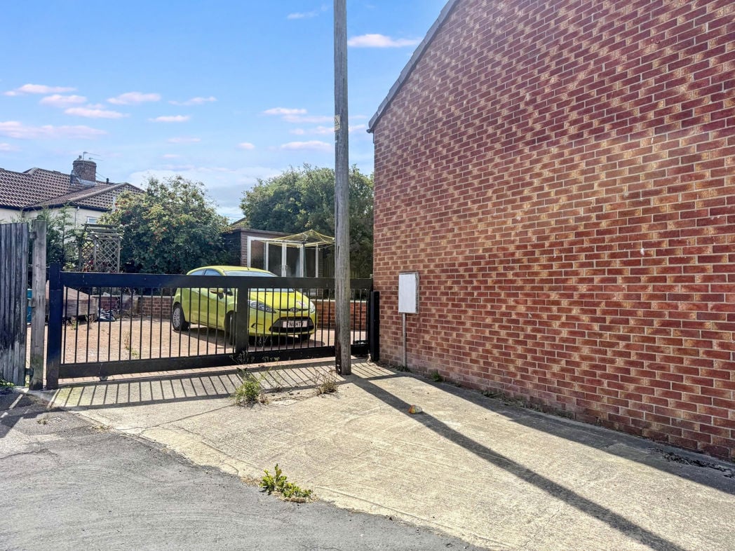 Property image 28 of 33