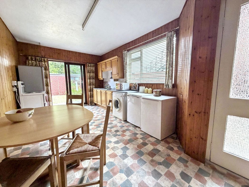 Kitchen/Breakfasting Area