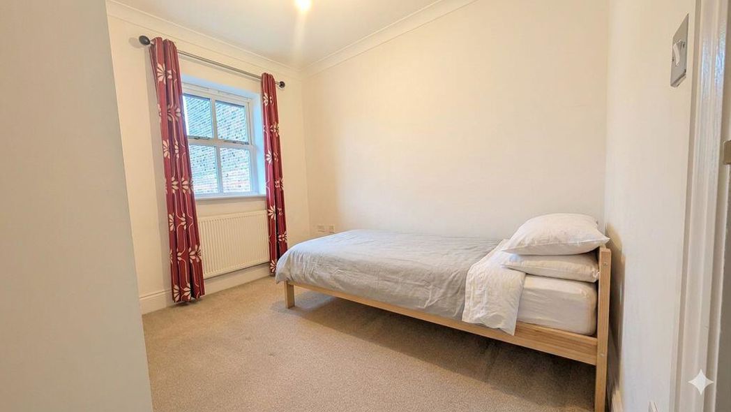 Property image 10 of 27