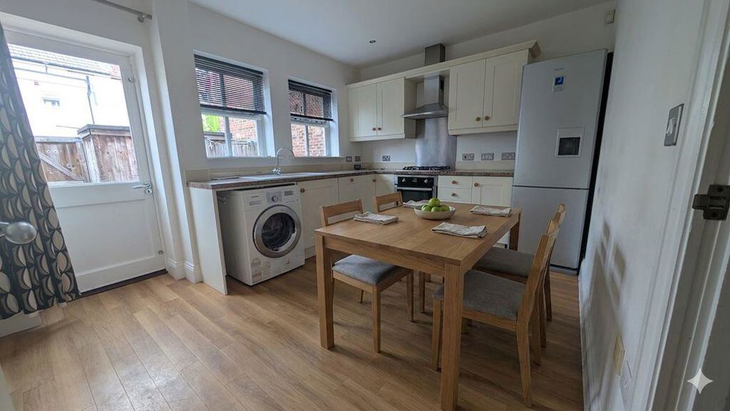 Property image 12 of 27