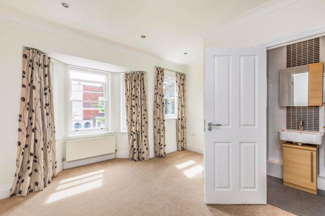 Property image 16 of 27