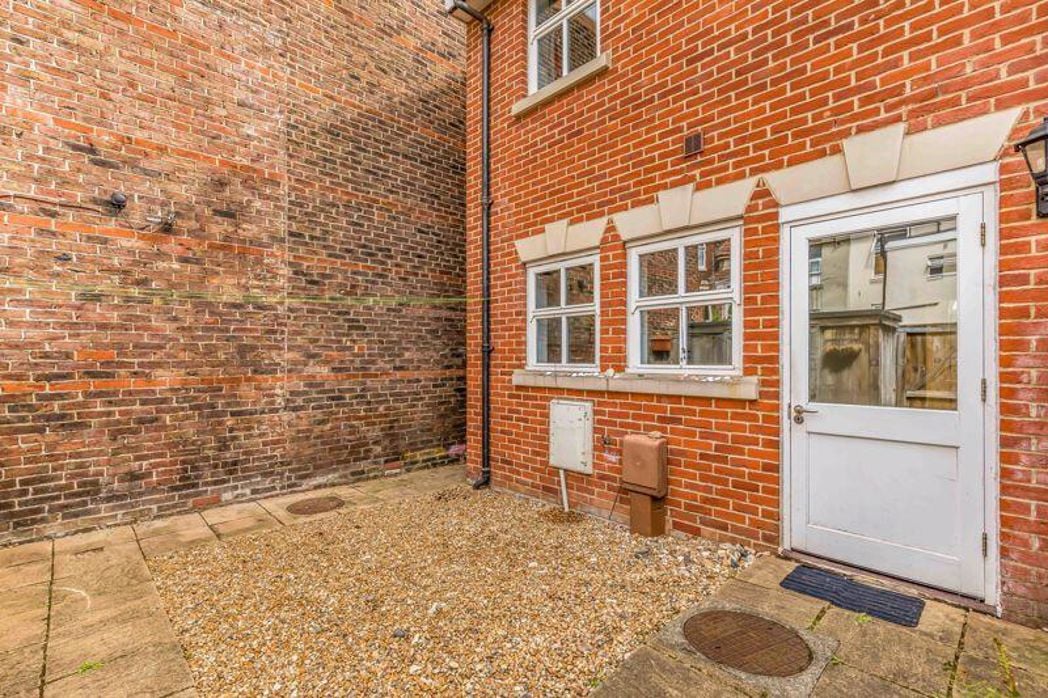 Property image 25 of 27