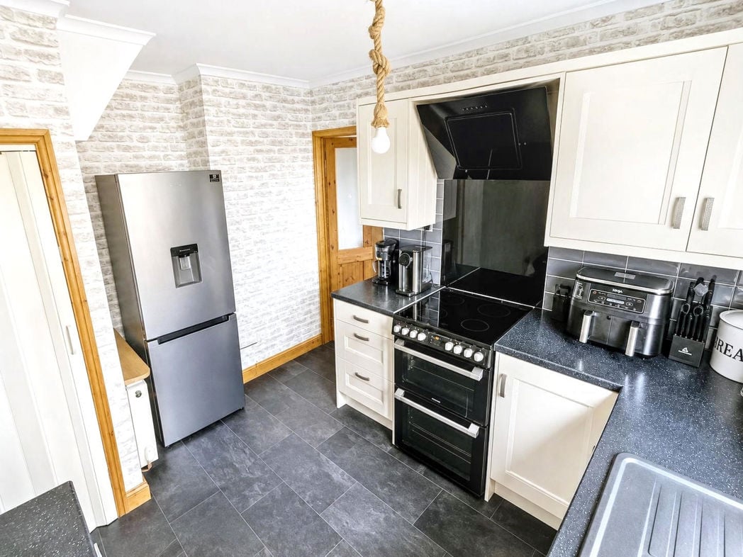 Property image 8 of 21