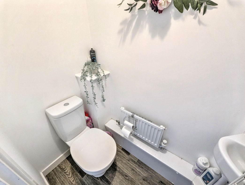 Cloakroom / Wc